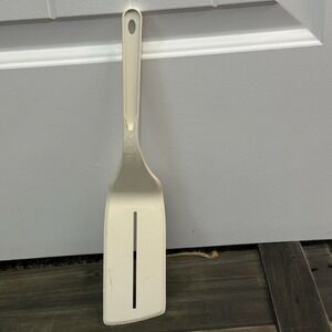 Vintage Action Ind. Inc. Nylon Angled Single-Slotted Spatula